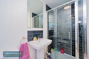 En-suite- click for photo gallery
